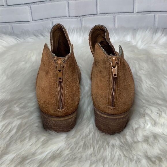 Susina Kyle Brown Perforated Suede Booties Sz 8 - Picture 3 of 7
